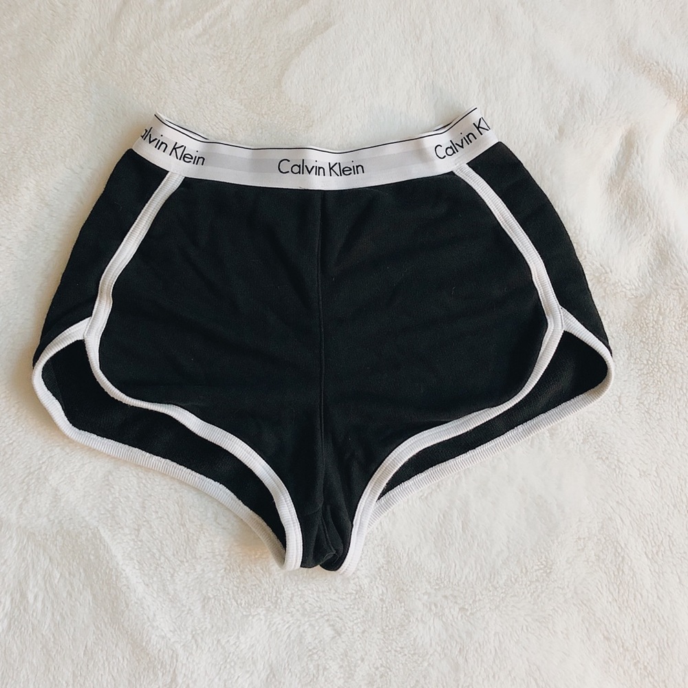 LIKE NEW Calvin Klein logo band shorts